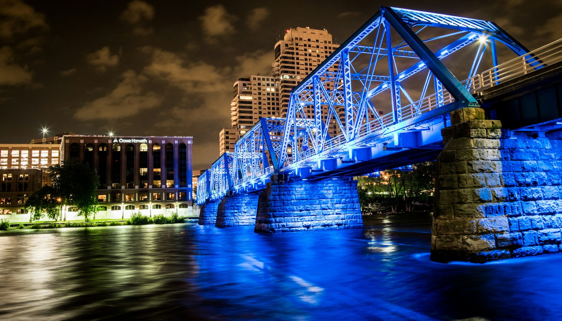 Grand Rapids, Michigan skyline at night